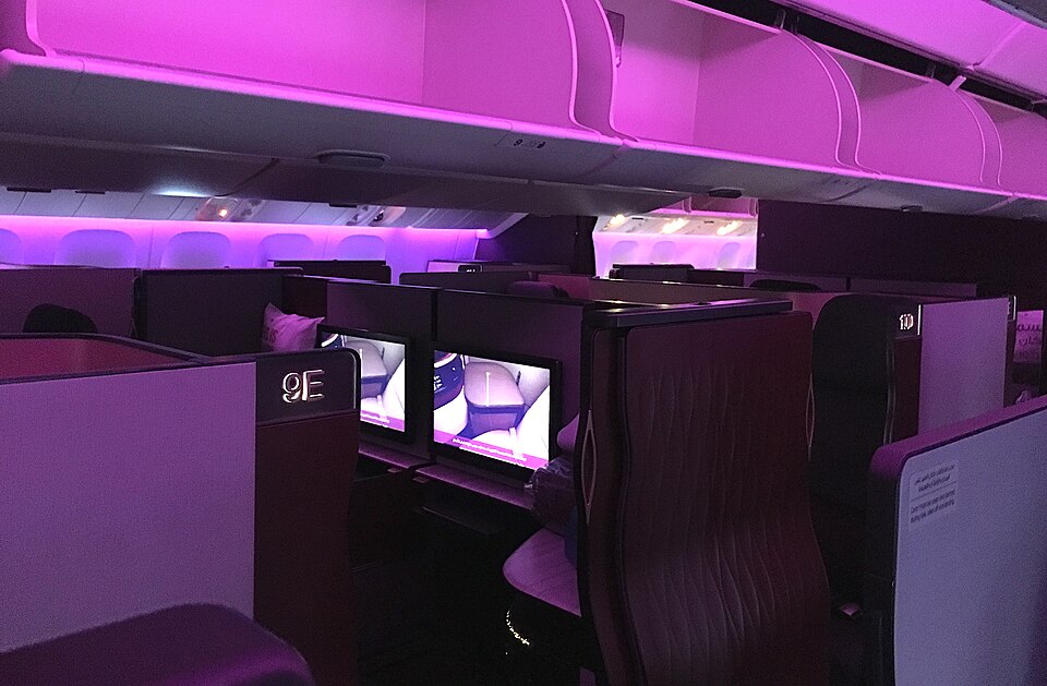 Khoang Thương gia Qsuite trên máy bay Boeing 777-300ER của Qatar Airways